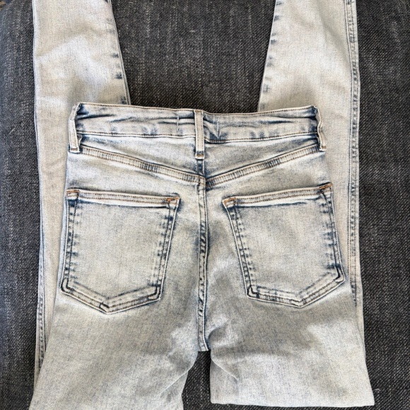 We The Free Juniors Women’s Size 25 acid washed medium Rise 25x27 Fringe Hem - Picture 2 of 7